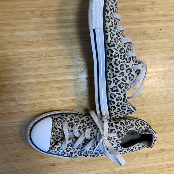 Rare girls leopard print converse sneakers. - Picture 5 of 5